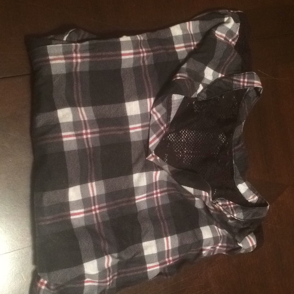 A medium sleeved shirt